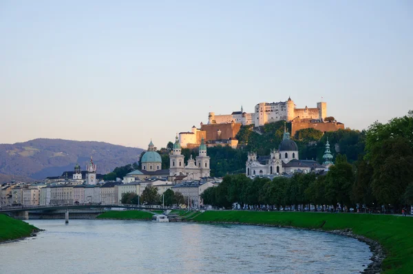 Salzburg am abend, österreich — Stockfoto