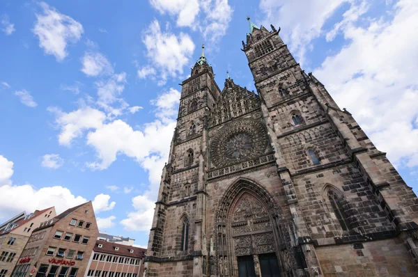 Iglesia de San Lorenz - Nürnberg / Nuremberg, Alemania — Foto de Stock