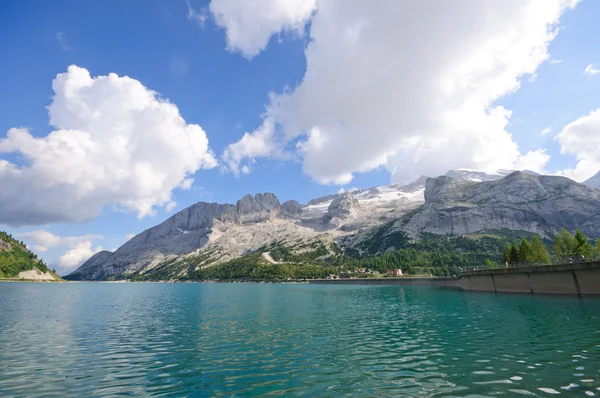 Marmolada e Barragem - Dolomitas, Itália — Fotografia de Stock