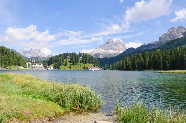 Lago Misurina e Tre Cime di Lavaredo - Dolomites, Itália — Fotografia de Stock