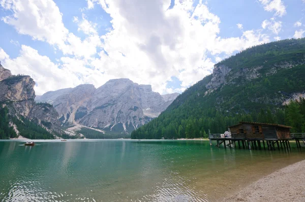 湖 braies - ドロミテ、イタリア — ストック写真