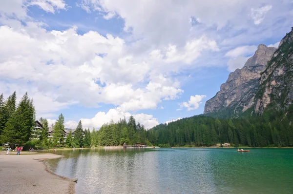 Jezero braies - Dolomity, Itálie — Stock fotografie