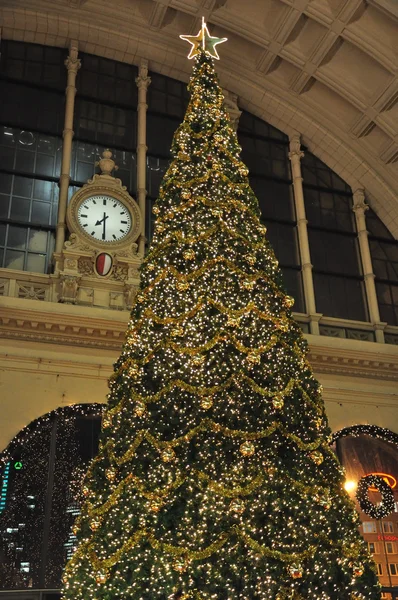 Árbol Navidad Estación Central Frankfurt Main —  Fotos de Stock