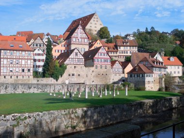 Tarihi kent merkezi ve Kocher nehir Schwäbisch Hall, Almanya