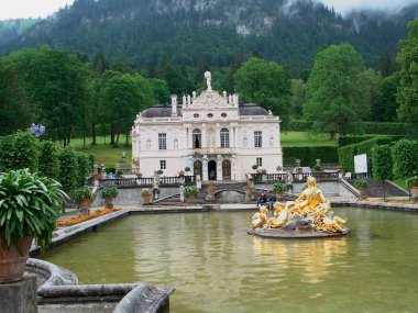 Linderhof Sarayı