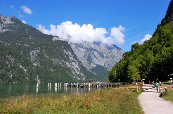 Lakeside av Koenigsssee nær Berchtesgaden – stockfoto