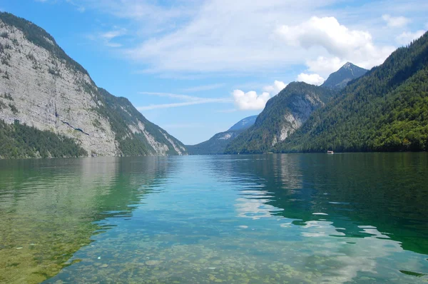 Lago Konigsee en los Alpes bávaros — Foto de Stock