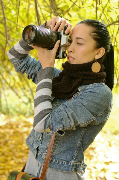 Piękne dziewczyny fotograf przyrody Obrazy Stockowe bez tantiem
