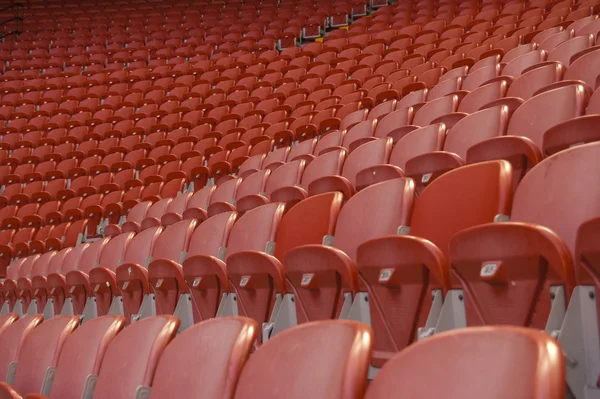 Rote Sitze leer — Stockfoto