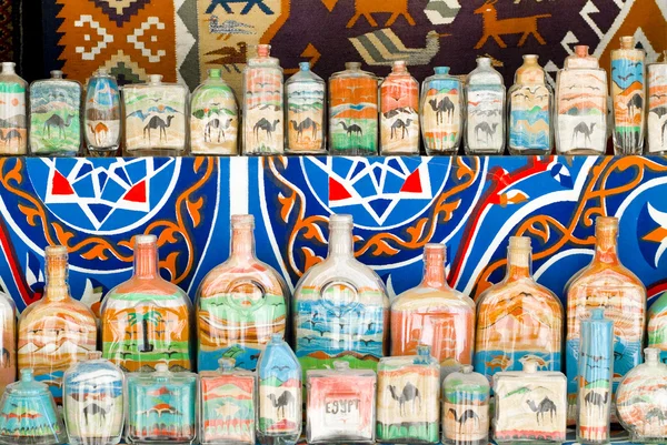 Flaschen ägyptischer Sandkunst lizenzfreie Stockbilder