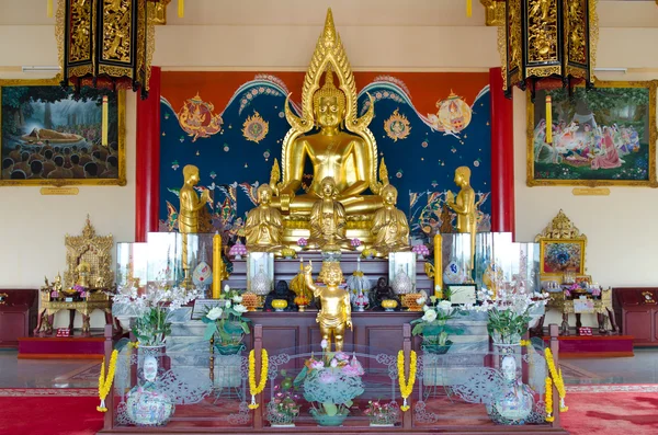 Gold Buddha and alter — Stock Photo, Image