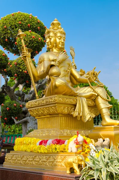 中国の寺院の黄金の仏像 — ストック写真