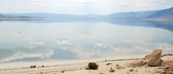 Mountains and Walker Lake in Nevada — Stock Photo, Image