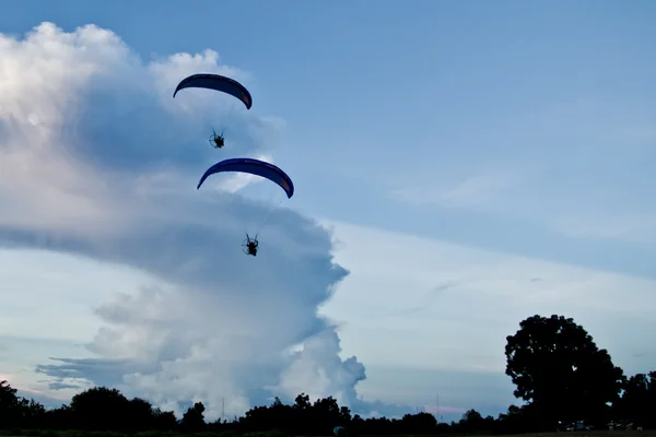 滑翔伞 — 图库照片