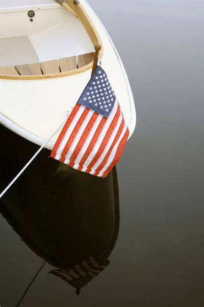 Bow of boat with US flag — Zdjęcie stockowe