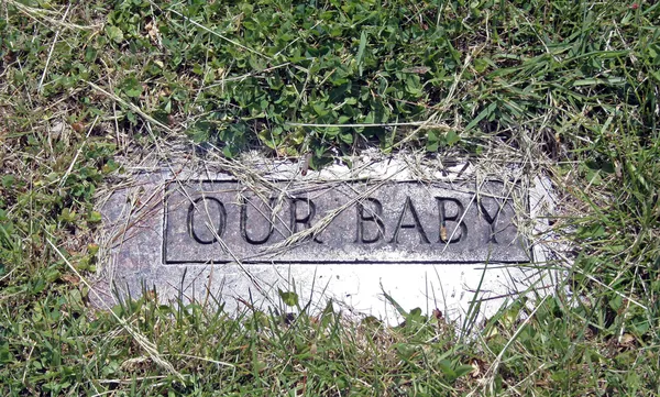 Grave marker of child — Stock Photo, Image