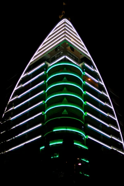Neon wieżowiec — Zdjęcie stockowe