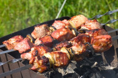 Şiş Kebap şişler üzerinde