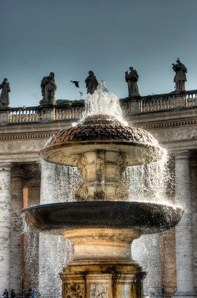 Antyczny piękna fontanna — Zdjęcie stockowe