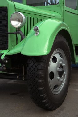 Yeşil eski kamyon