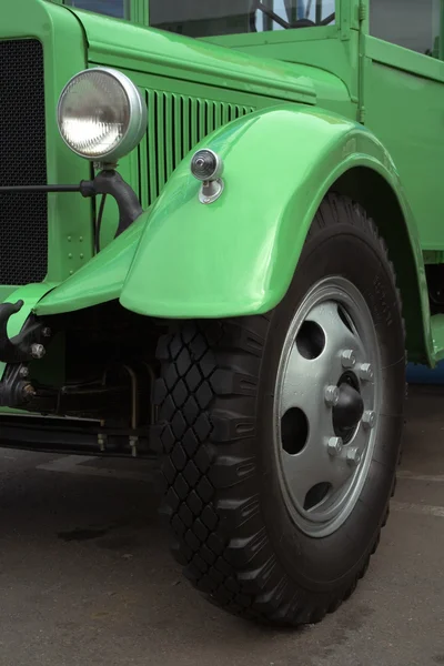 緑の古いトラック — ストック写真