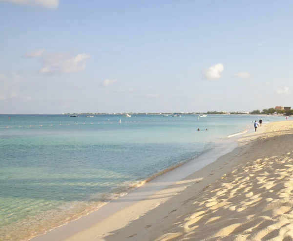 Siedem metrów plaży w grand cayman — Zdjęcie stockowe