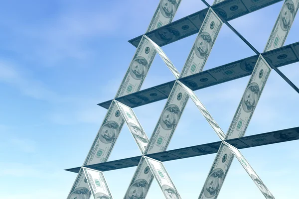 Pirâmide Notas Cem Dólares Fundo Céu Azul — Fotografia de Stock