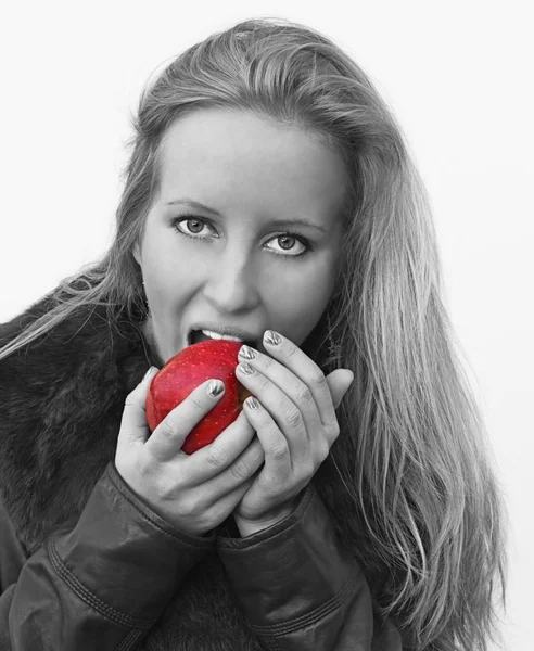 Chica joven con una manzana — Foto de Stock