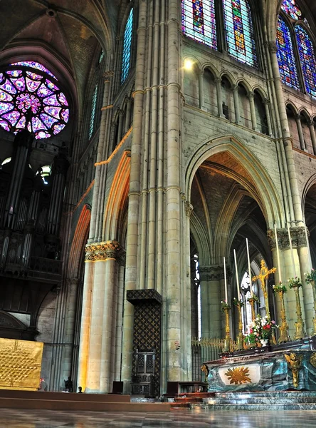 Interno di una cattedrale a Reims . — Foto Stock