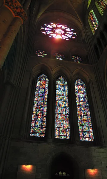 Interior de una catedral en Reims . —  Fotos de Stock