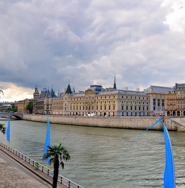 Day view of the Conciergerie — Stock Photo, Image