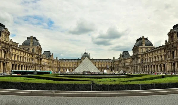 Louvre (Paris) — Fotografia de Stock