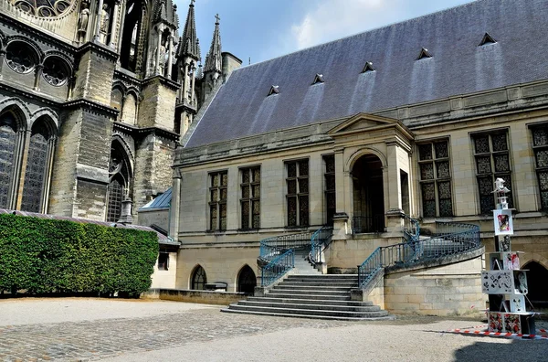 Palácio de Tau em Reims . Imagens De Bancos De Imagens Sem Royalties