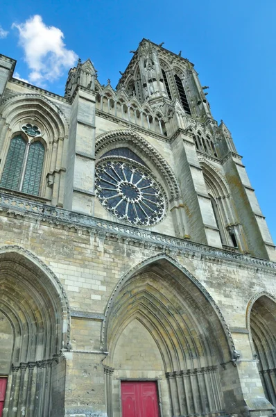 Лобової вид на собор Soissons — стокове фото