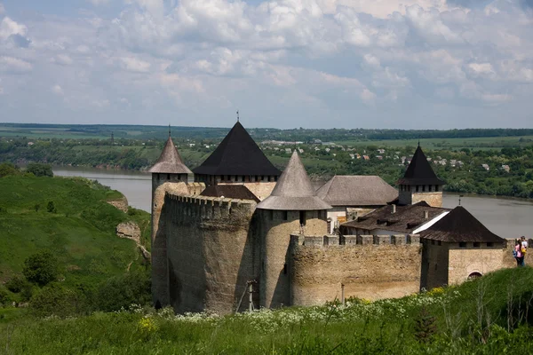 Ingången vy av fästningen Chotyn. Chotyn, Ukraina — Stockfoto