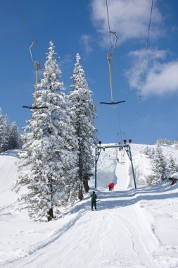 bir dağ kadar yürümek bir yüzey lift, Ukrayna, dragobrat,