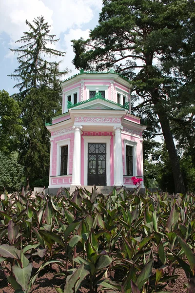 Růžový pavilon na ostrově lásky, sofiyivsky park, uman, Ukrajina — Stock fotografie