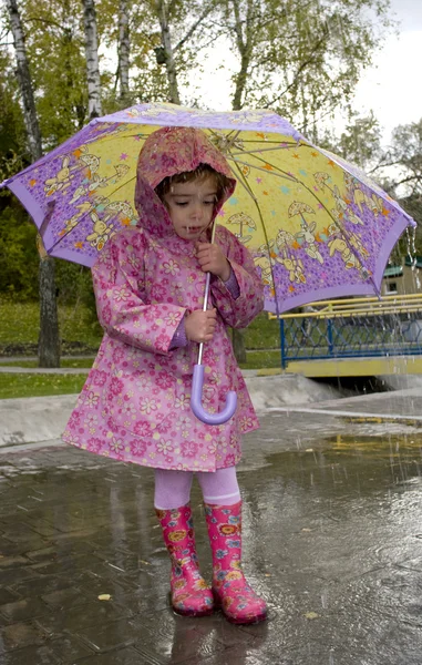 Chica con un paraguas —  Fotos de Stock