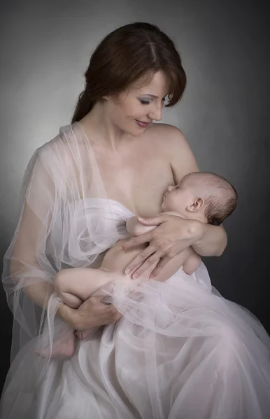 婴儿与母亲的画像 — 图库照片