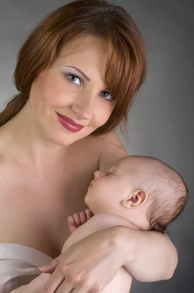 Bebé y madre — Foto de Stock