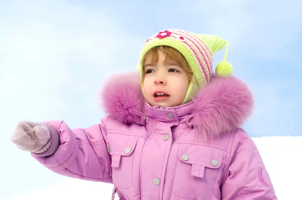 Portre mutlu küçük kız kış — Stok fotoğraf