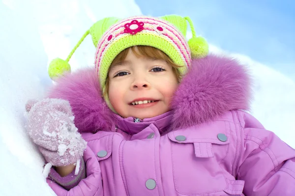 Leuk meisje winter portret — Stockfoto