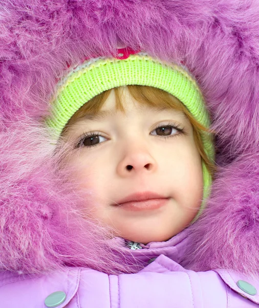 Kışlık elbiseli kız. — Stok fotoğraf