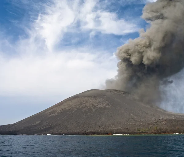 Anak krakatau kitörő — Stock Fotó