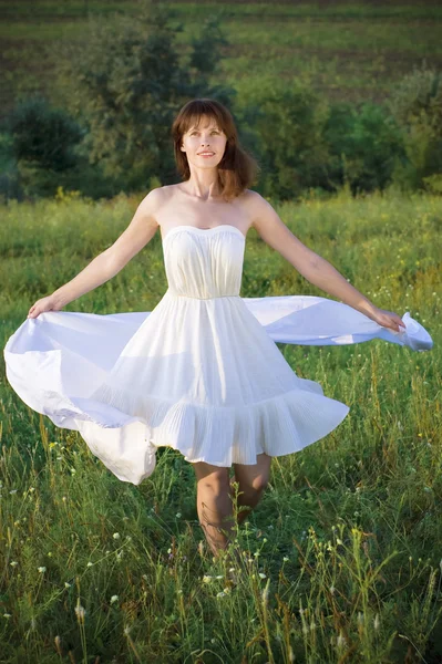 Girl in white dress twirling round — Stock Photo, Image