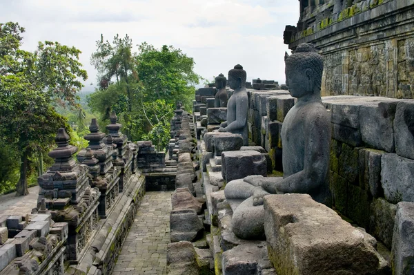 Imagen apedreada de Buda en Borobudur — Foto de Stock