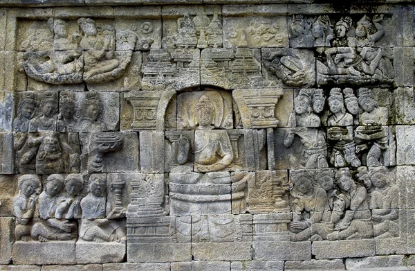 Scultura in pietra nel tempio di Borobudur vicino a Yogyakarta su Java è — Foto Stock