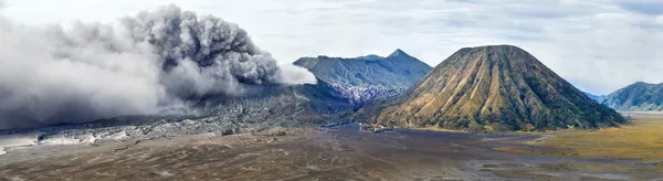 Vulcões do Parque Nacional de Bromo — Fotografia de Stock