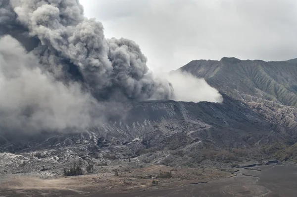 ブロモ国立公園は、インドネシアの火山 — ストック写真