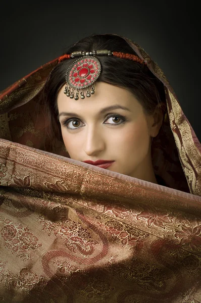 Portrait with traditionl costume. Indian style — Stock Photo, Image